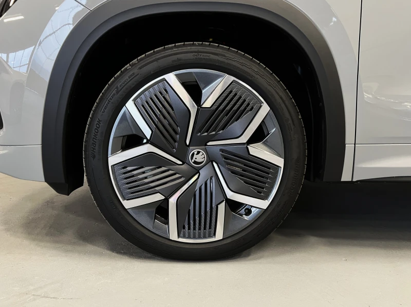 Skoda Kodiaq 2.0TDI 4X4 SPORTLINE CAM PANO 7-МЕСТЕН, снимка 5 - Автомобили и джипове - 52455186