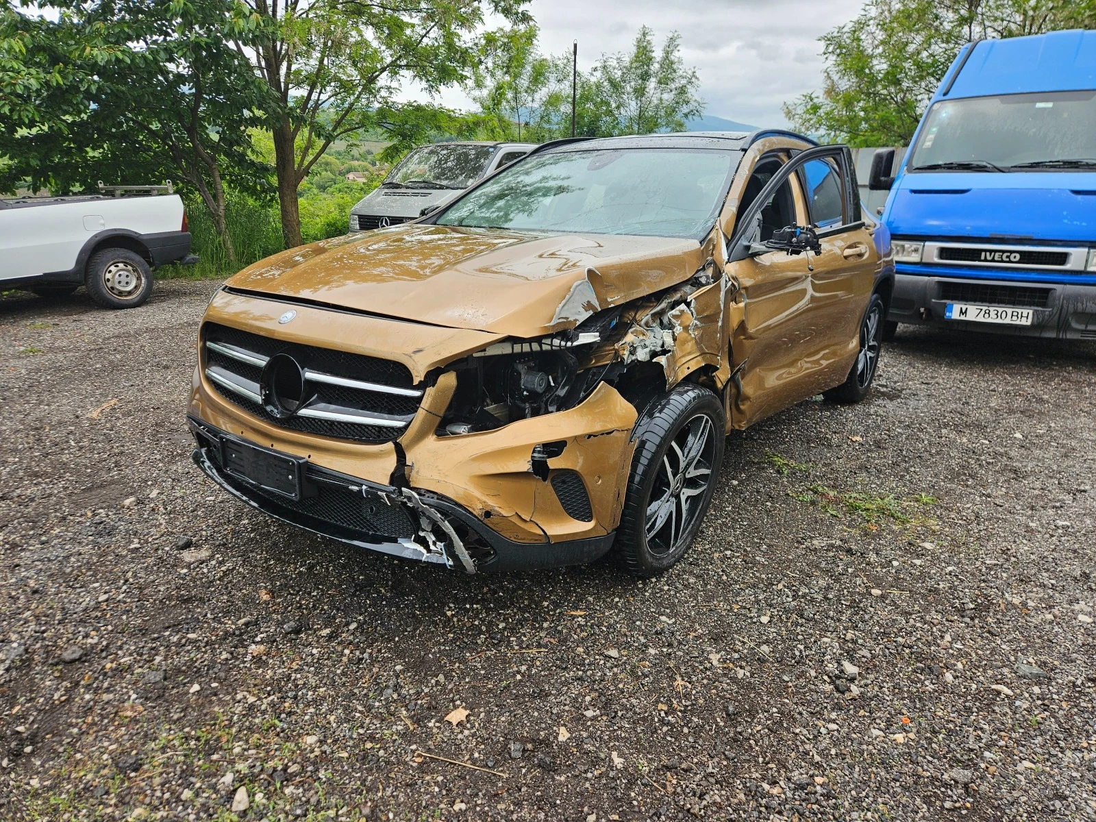 Mercedes-Benz GLA 200 CDI 4MATIC   DISTRONIC PANORAMA  - [1] 