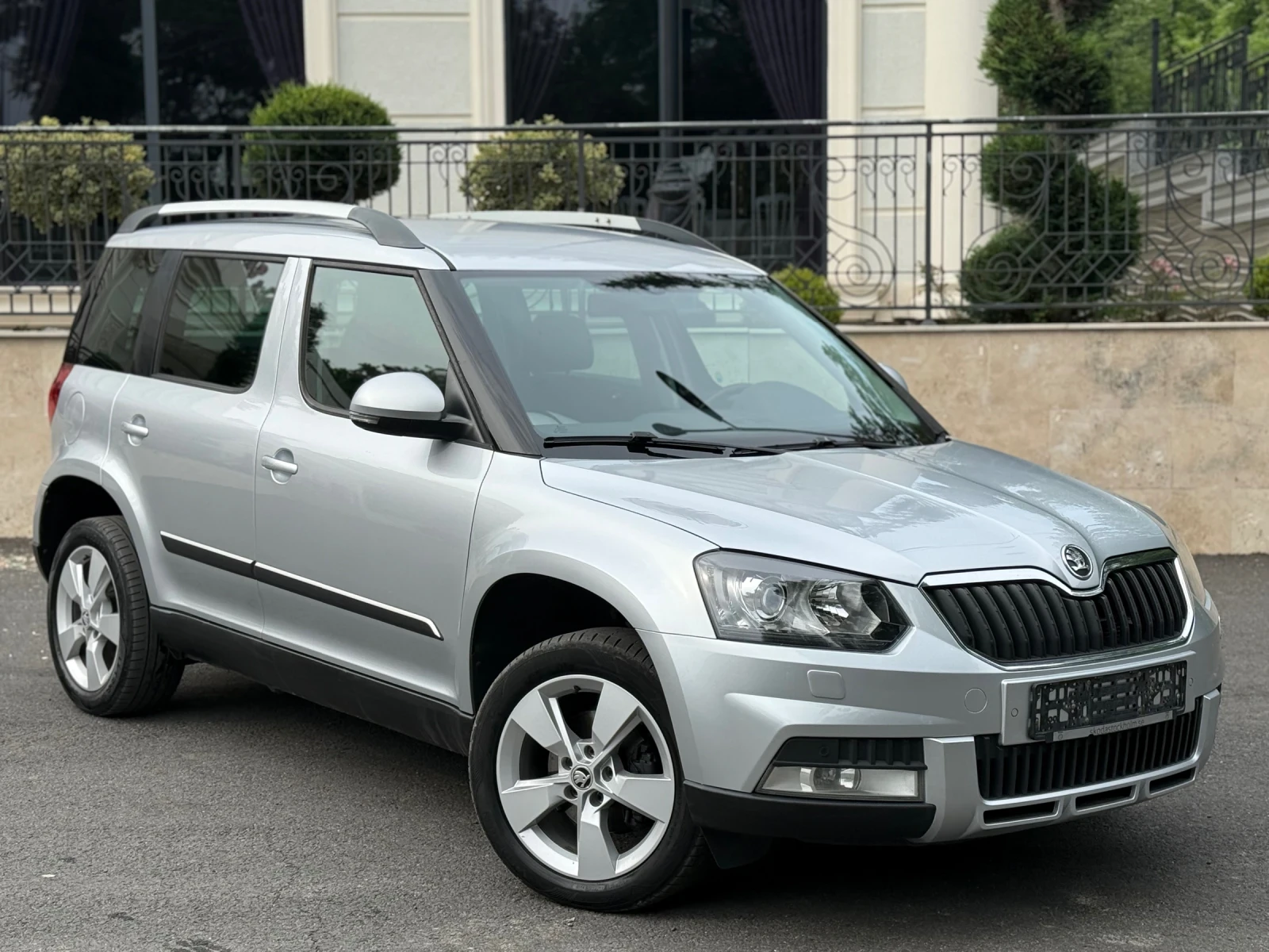 Skoda Yeti 2.0TDI* DSG* LED* 4x4 - изображение 3