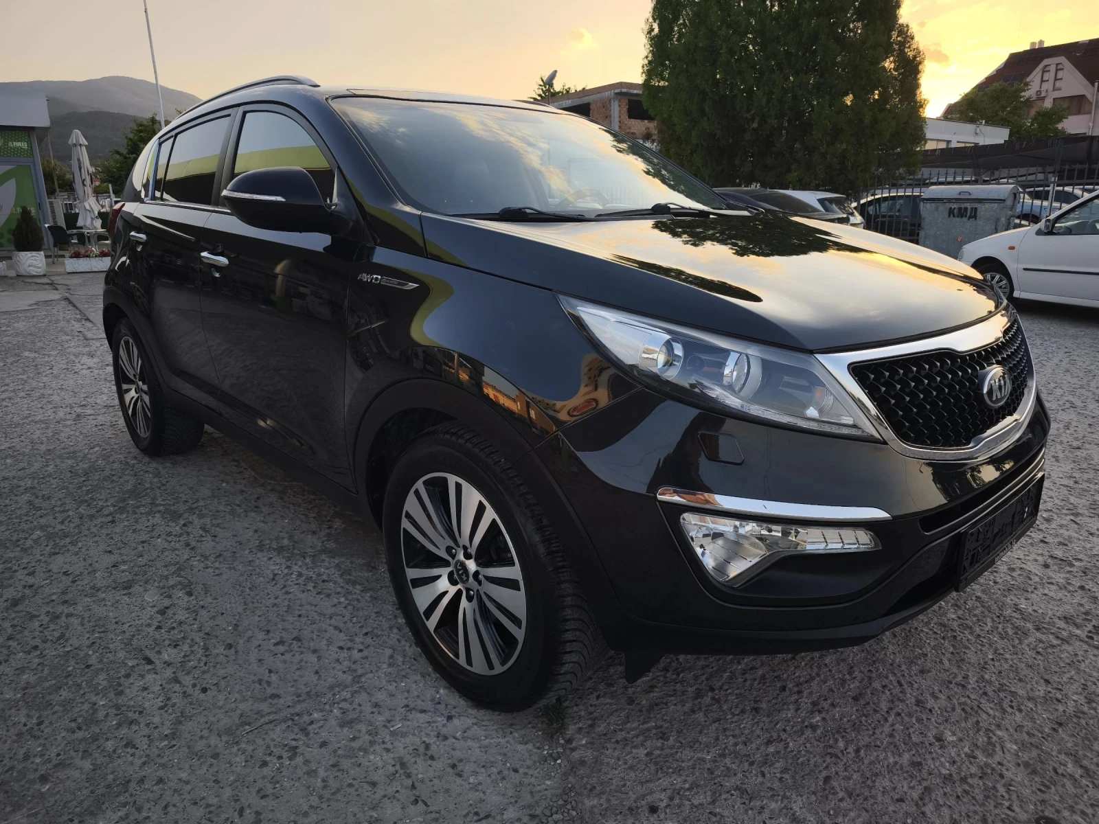 Kia Sportage 2.0CRDI 4X4 FACE FULL SERVICE IN KIA NEW !!! - изображение 3