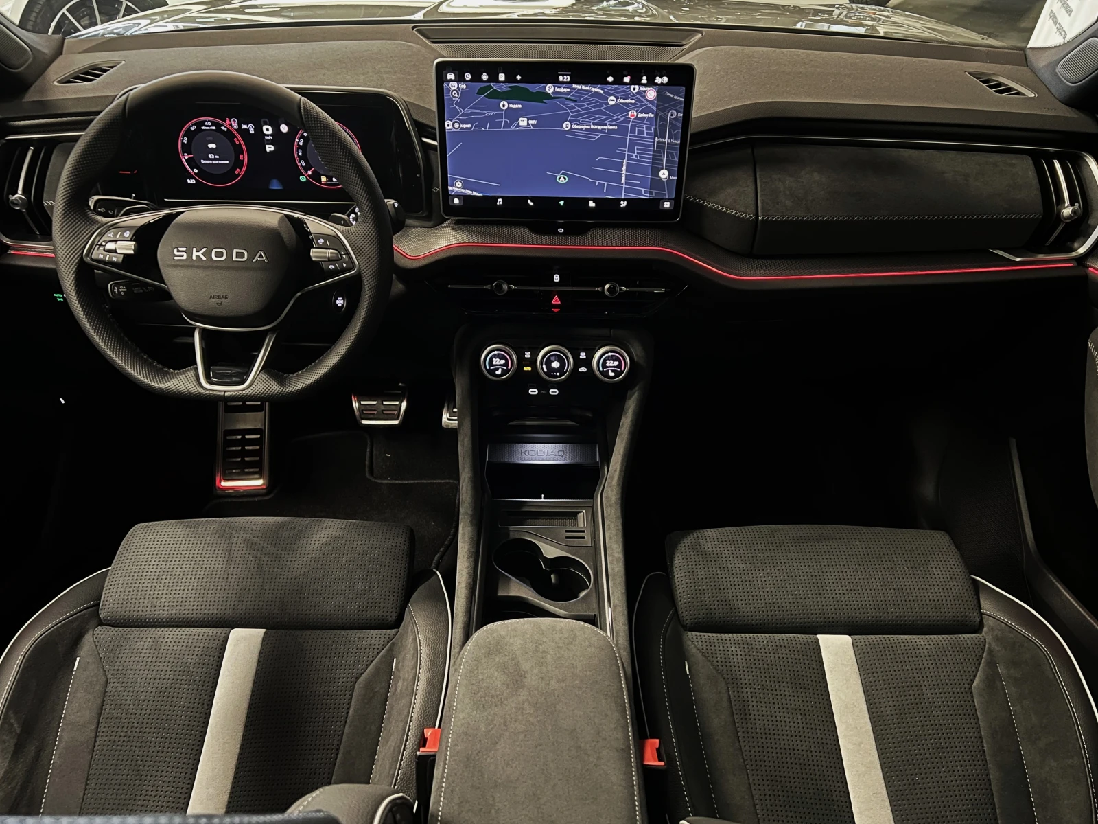 Skoda Kodiaq 2.0TDI 4X4 SPORTLINE CAM PANO 7-������ | Mobile.bg � ����������� 9