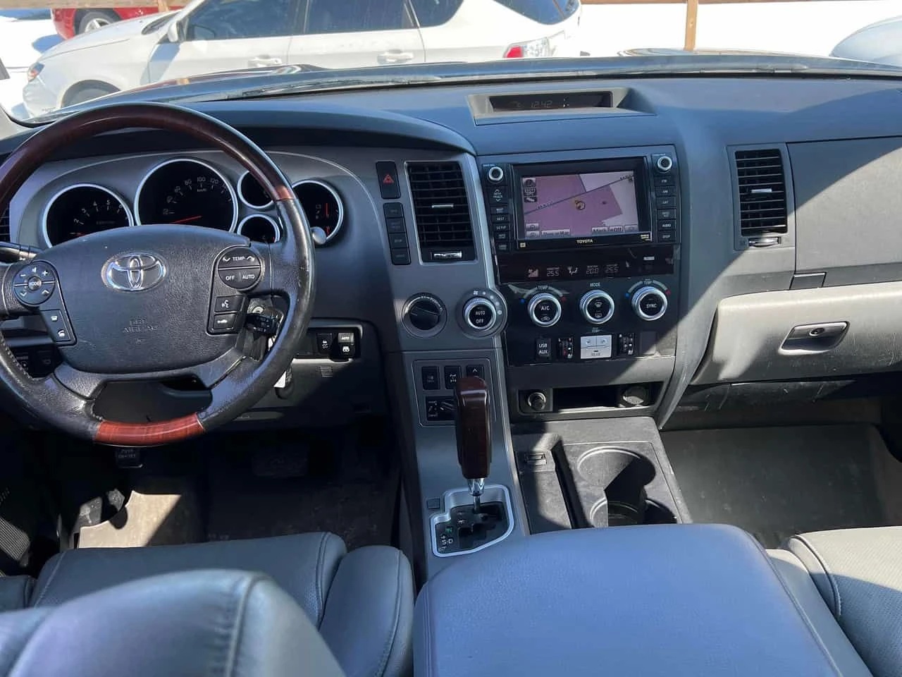 Toyota Sequoia Platinum  CARFAX - изображение 5