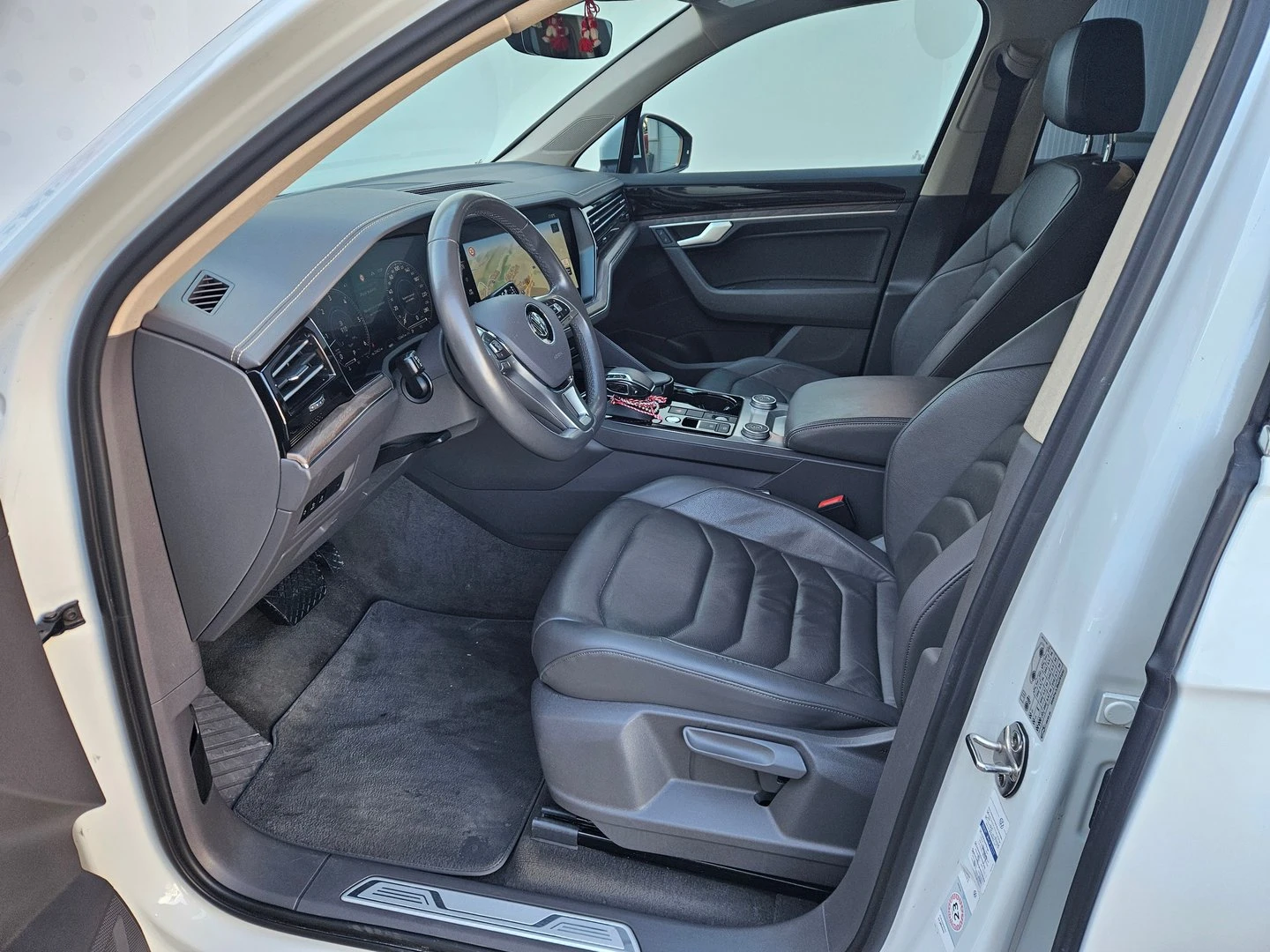 VW Touareg, снимка 6 - Автомобили и джипове - 54601570
