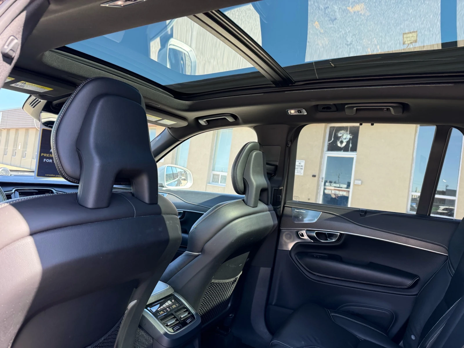 Volvo Xc90 T8 R-Design Plug-in Hybrid Navi/H.U.D/Pano| 360, снимка 8 - Автомобили и джипове - 54660843