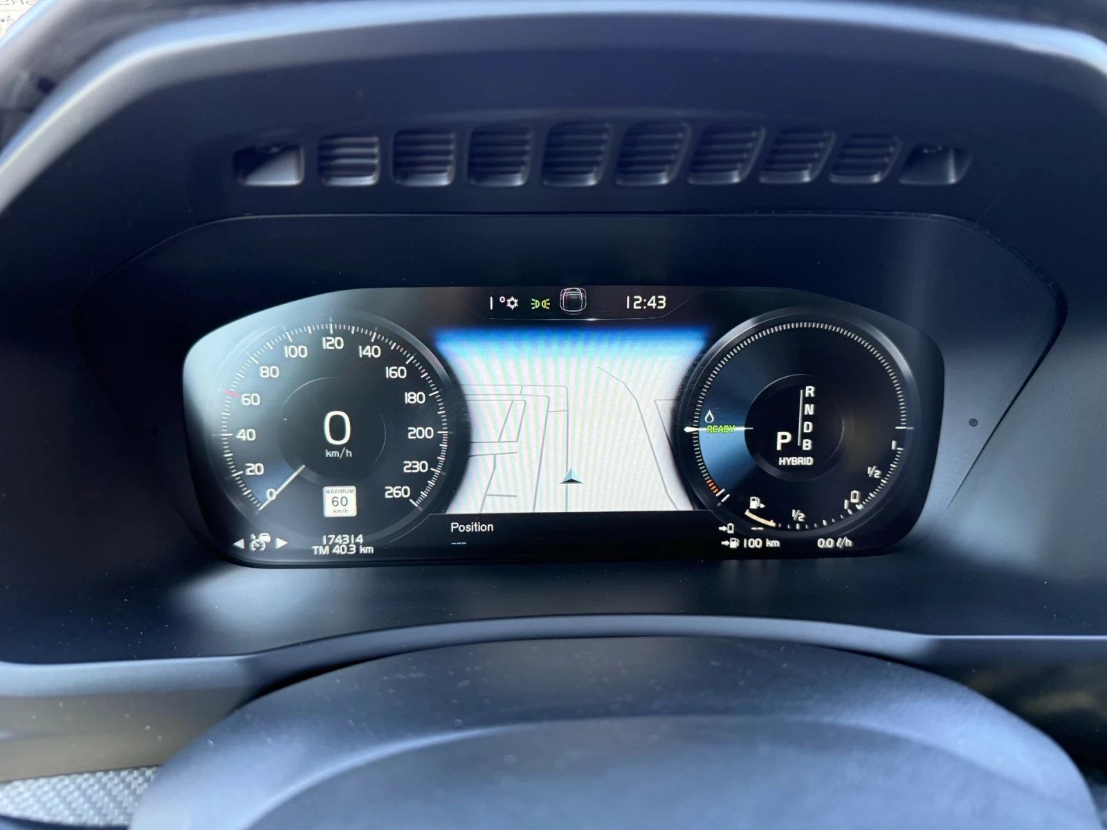 Volvo Xc90 T8 R-Design Plug-in Hybrid Navi/H.U.D/Pano| 360, снимка 10 - Автомобили и джипове - 54660843