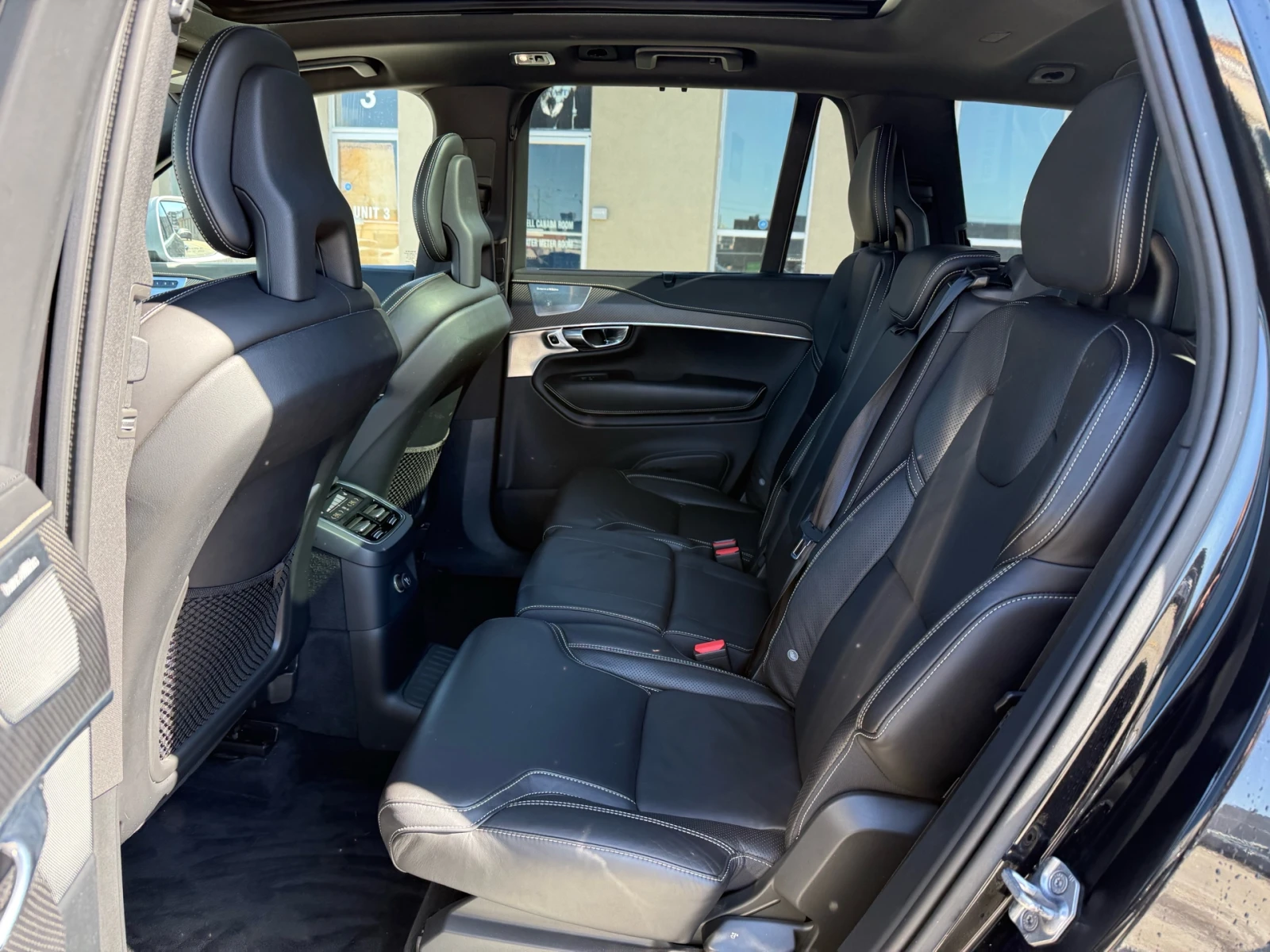 Volvo Xc90 T8 R-Design Plug-in Hybrid Navi/H.U.D/Pano| 360, снимка 14 - Автомобили и джипове - 54660843