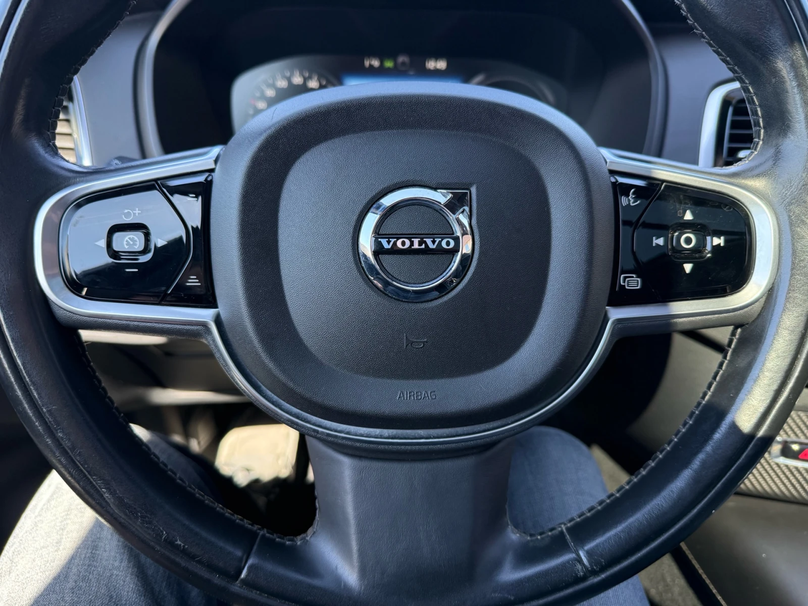 Volvo Xc90 T8 R-Design Plug-in Hybrid Navi/H.U.D/Pano| 360, снимка 12 - Автомобили и джипове - 54660843