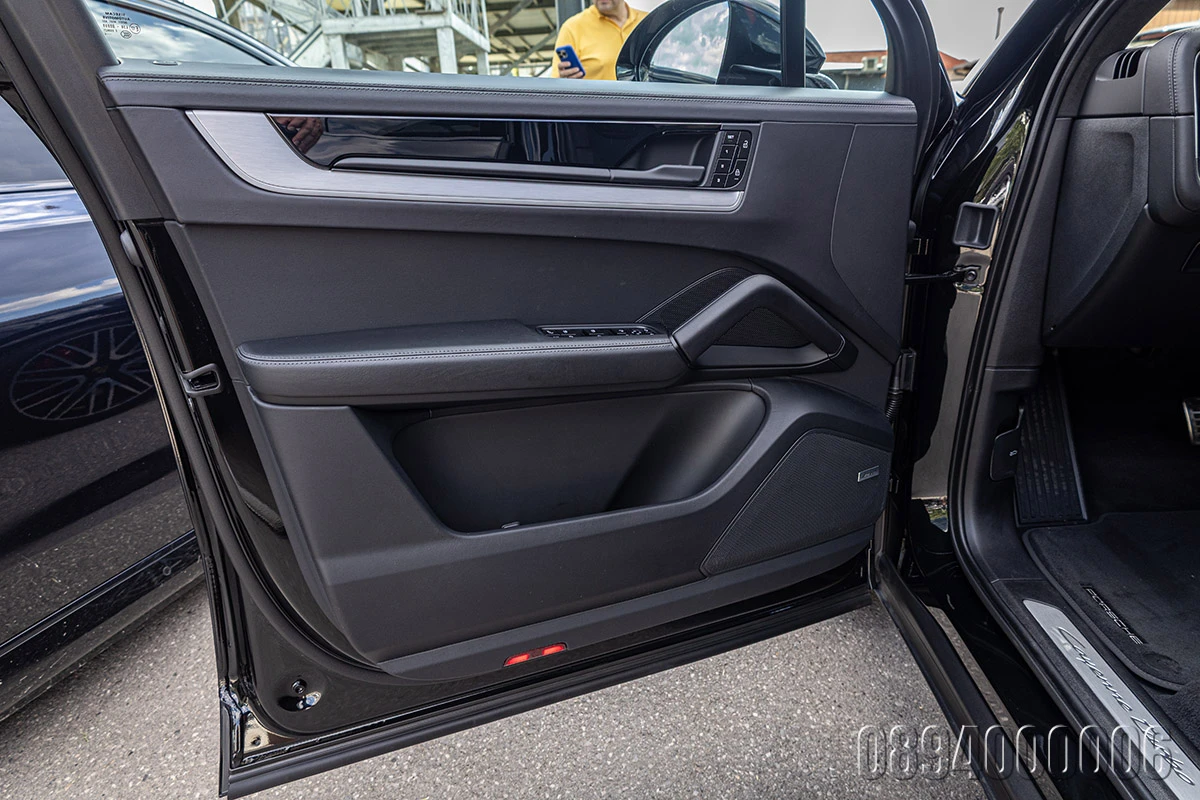 Porsche Cayenne TURBO E-HYBRID SPORT DESIGN EXCL BOSE PANORAMA, снимка 13 - Автомобили и джипове - 54919230