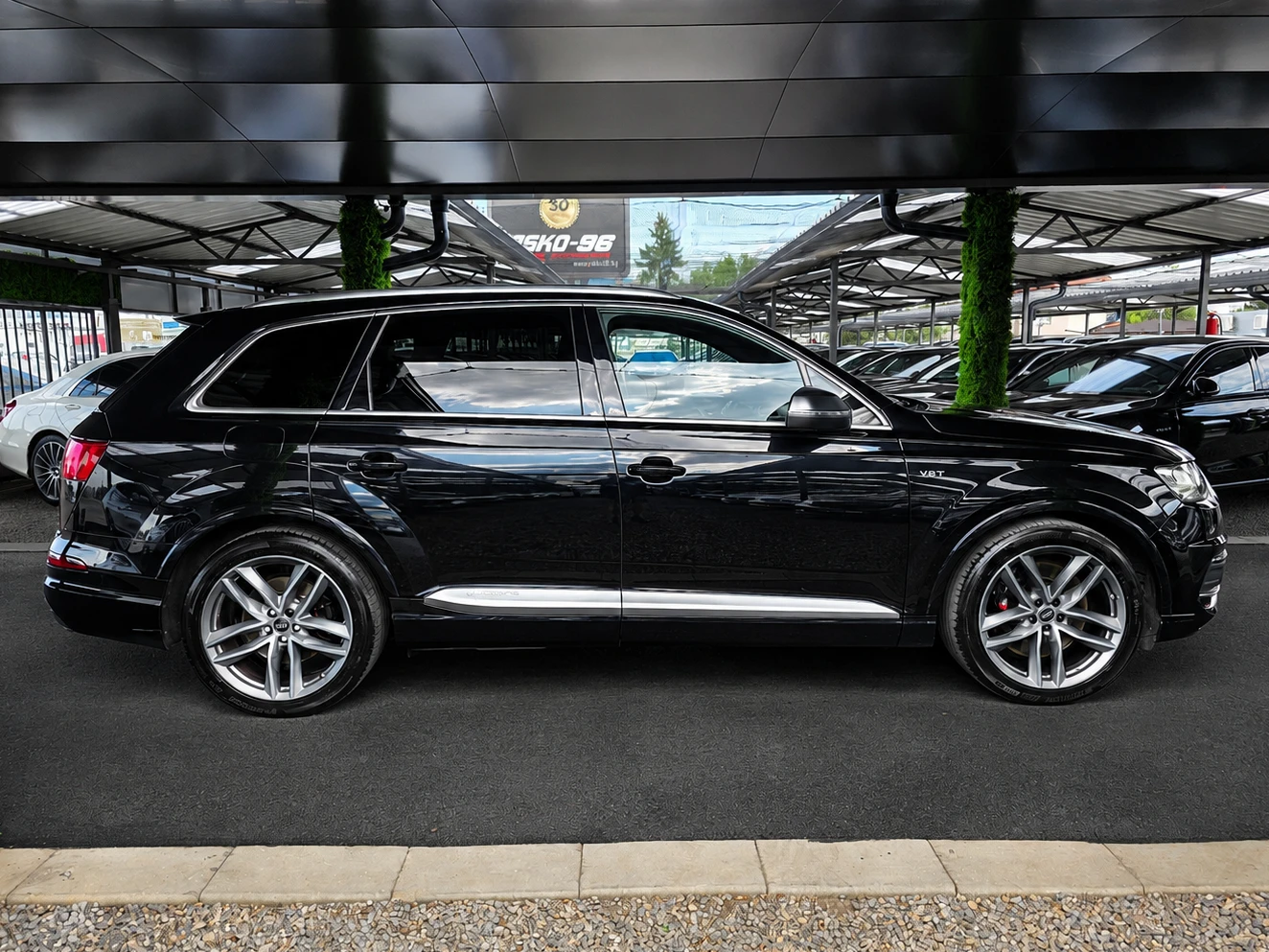 Audi SQ7 FUL LED/ПОДГРЕВ/ОБДУХ/DISTRON/КАМЕРА/LANE ASIST/LI, снимка 4 - Автомобили и джипове - 55845533