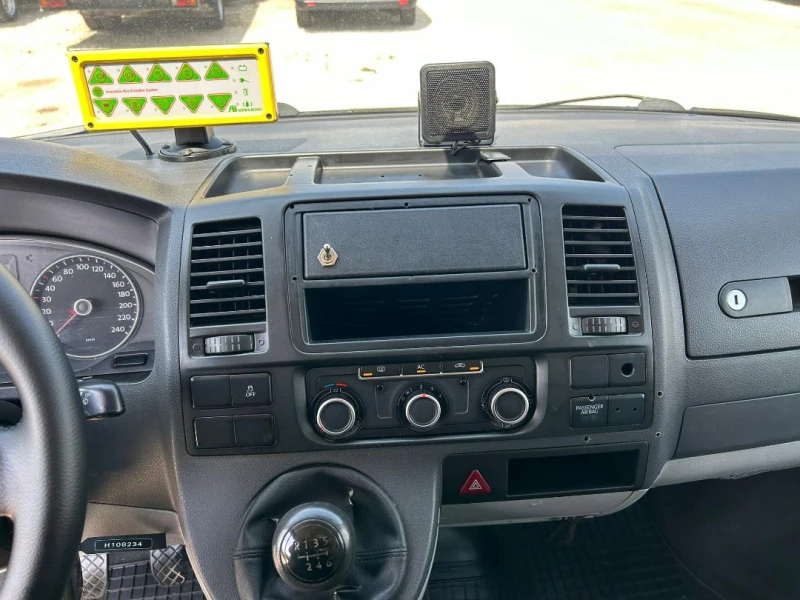 VW Transporter ЛИНЕЙКА NewFace L2H2 6 Места ЕВРО 5А/DPF ПЕРФЕКТНА, снимка 13 - Бусове и автобуси - 51147688