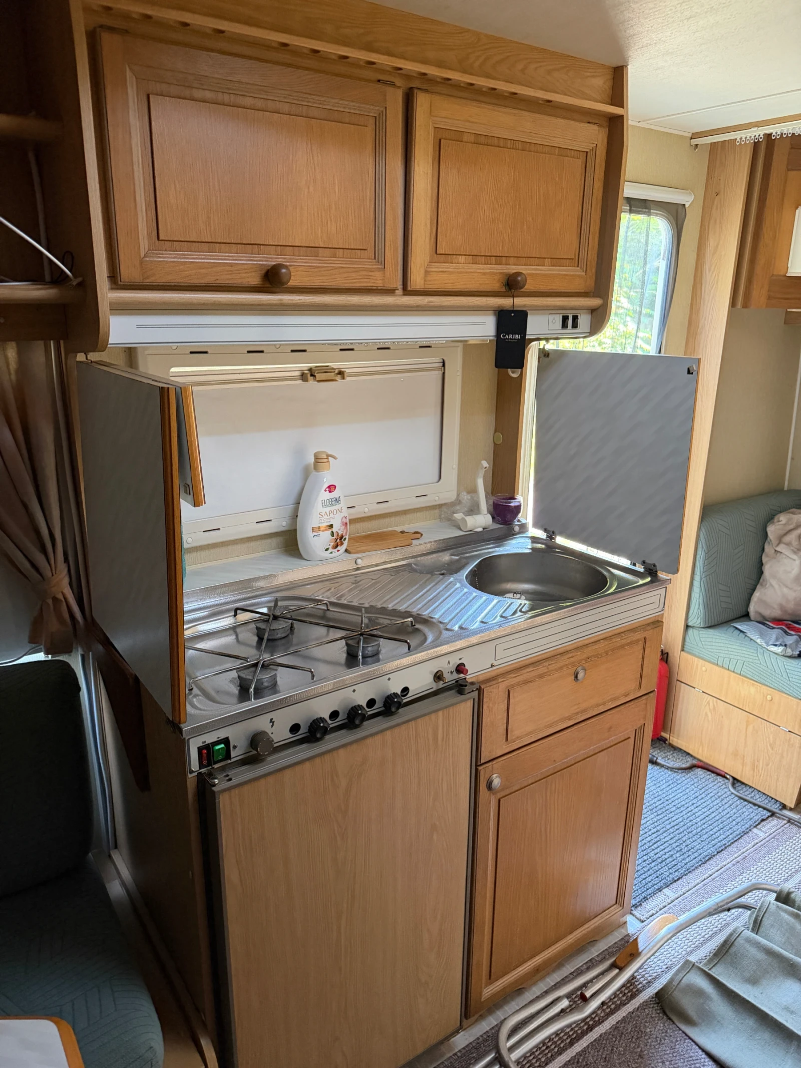 Каравана Chateau 908, снимка 9 - Каравани и кемпери - 55105792
