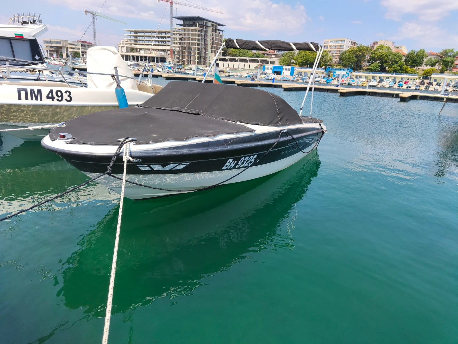 Моторна яхта Bayliner 185