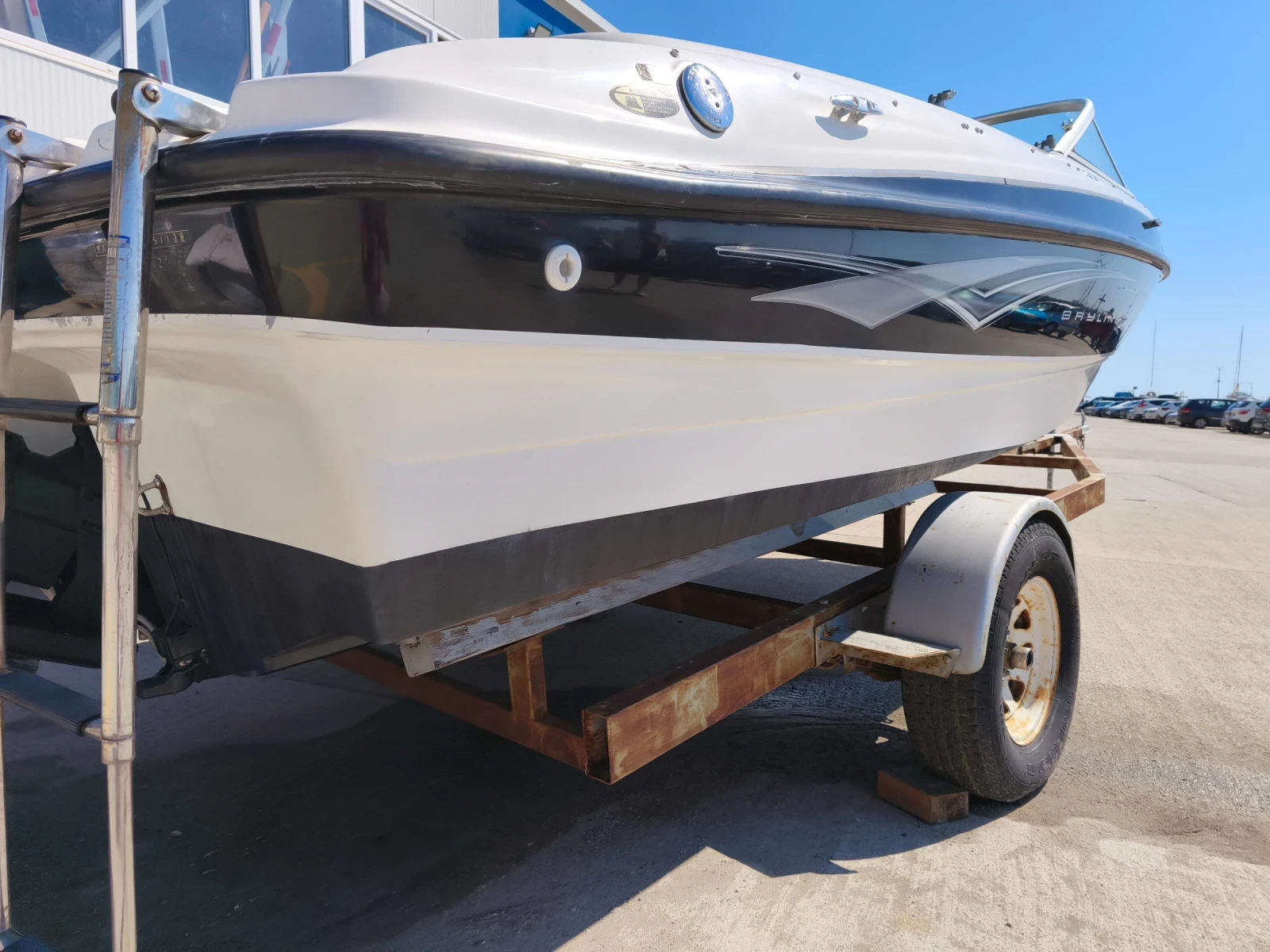 Моторна яхта Bayliner 185, снимка 5 - Воден транспорт - 55727524
