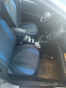 Kia Carens, снимка 11