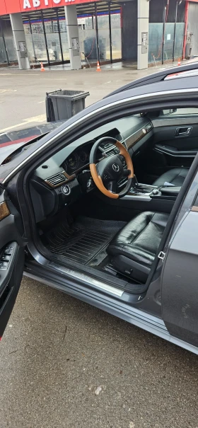 Mercedes-Benz E 220 2.2, снимка 5