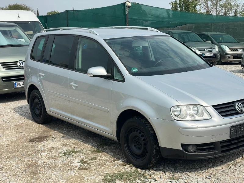 VW Touran 2.0 7 Местен, снимка 3 - Автомобили и джипове - 47470238