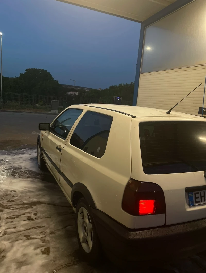 VW Golf 1.9d, снимка 5 - Автомобили и джипове - 48093616