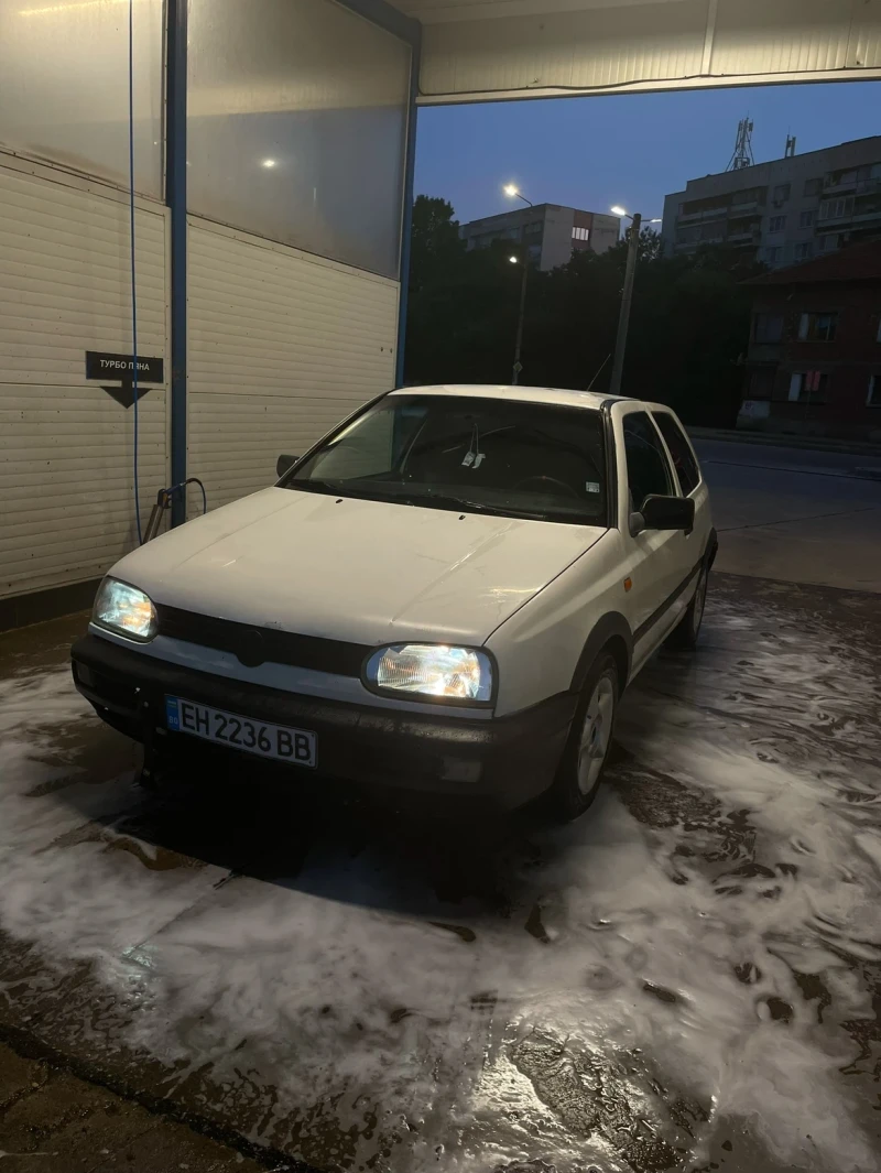 VW Golf 1.9d, снимка 3 - Автомобили и джипове - 48093616