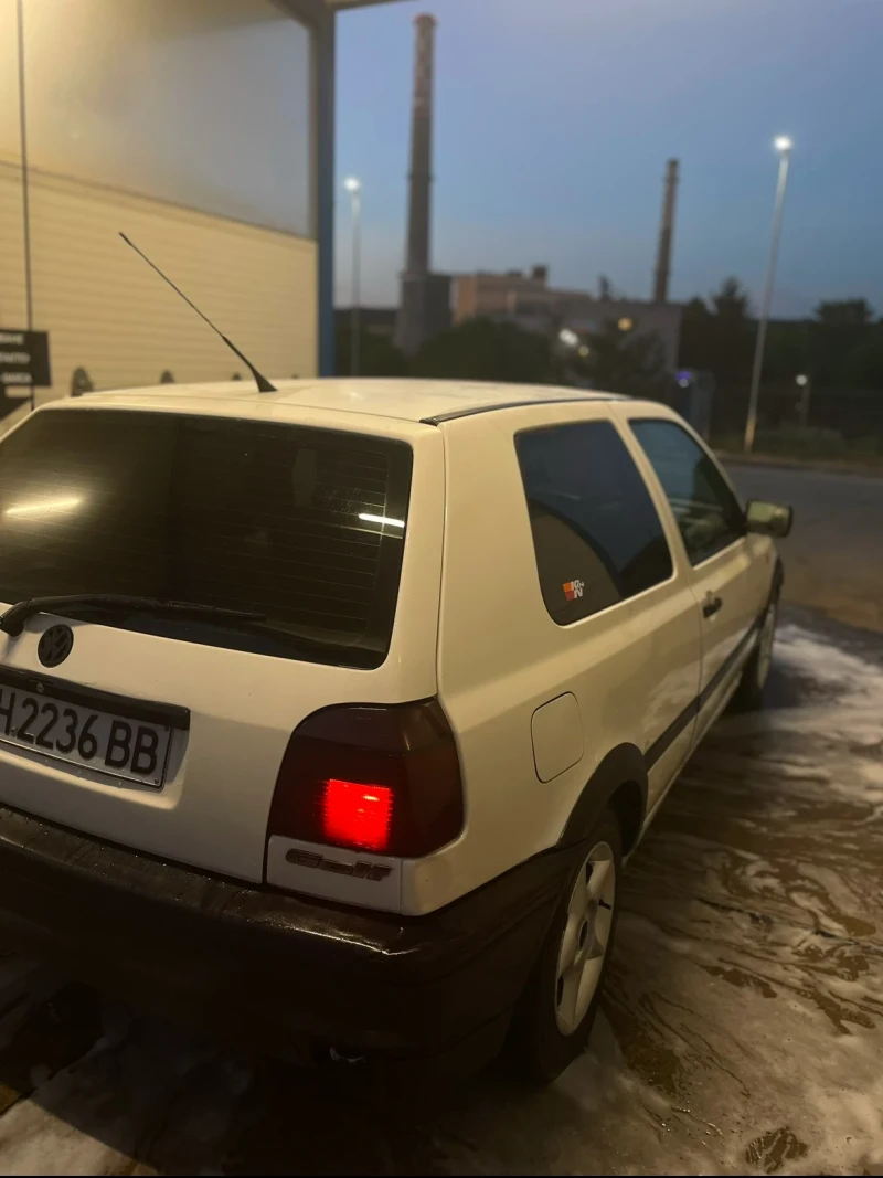 VW Golf 1.9d, снимка 6 - Автомобили и джипове - 48093616