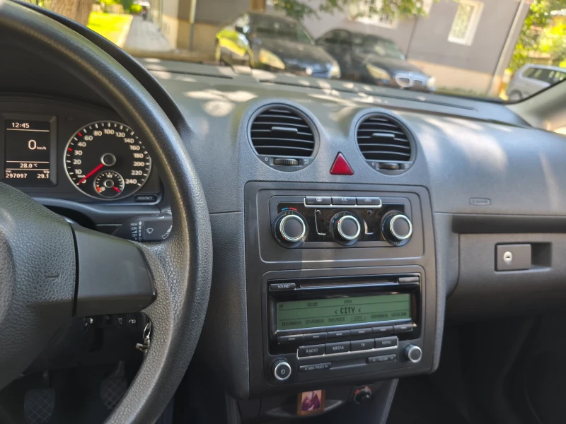 VW Caddy, снимка 9 - Автомобили и джипове - 52610778