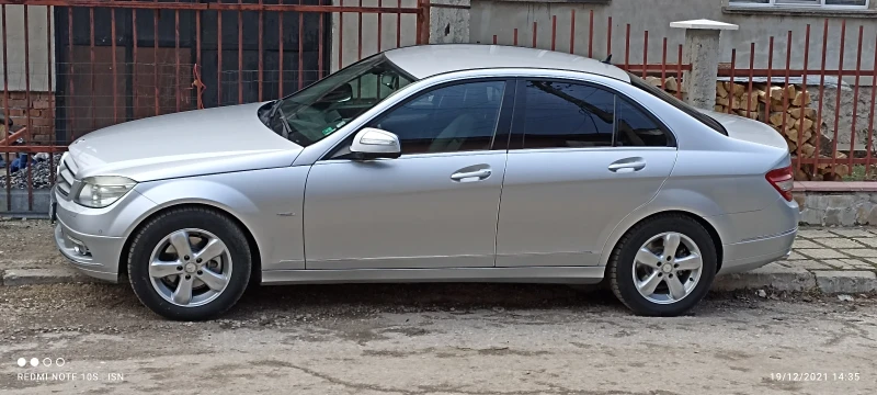 Mercedes-Benz C 220, снимка 2 - Автомобили и джипове - 52249669