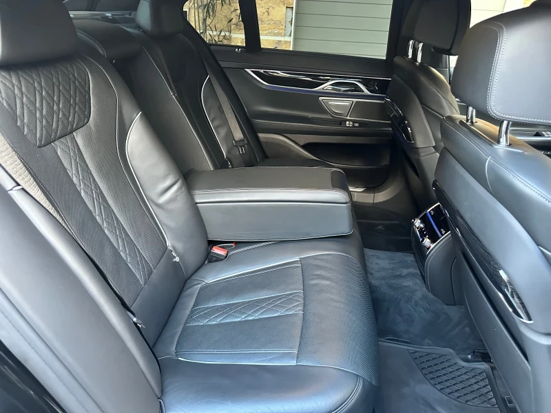 BMW 750 i xDrive M-pack FULL, снимка 13 - Автомобили и джипове - 52566986