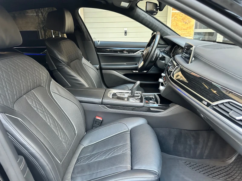 BMW 750 i xDrive M-pack FULL, снимка 11 - Автомобили и джипове - 52566986