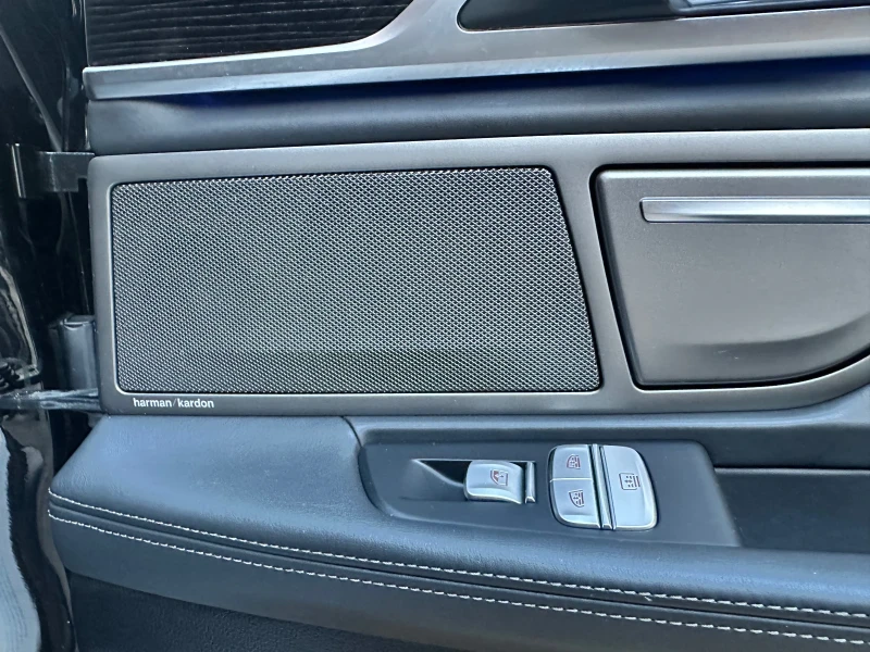 BMW 750 i xDrive M-pack FULL, снимка 15 - Автомобили и джипове - 52566986