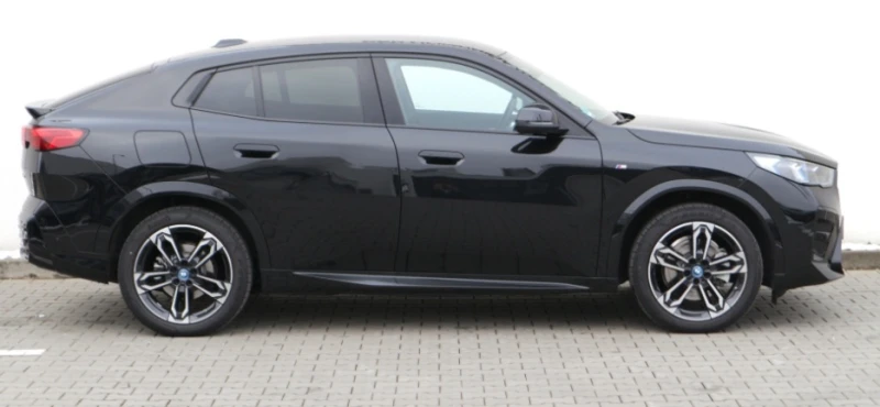 BMW iX2 xDrive30 M Pack, снимка 3 - Автомобили и джипове - 52999720