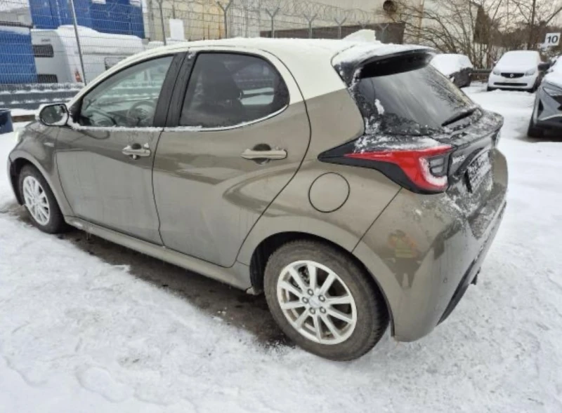 Toyota Yaris 1.5, снимка 3 - Автомобили и джипове - 53082761