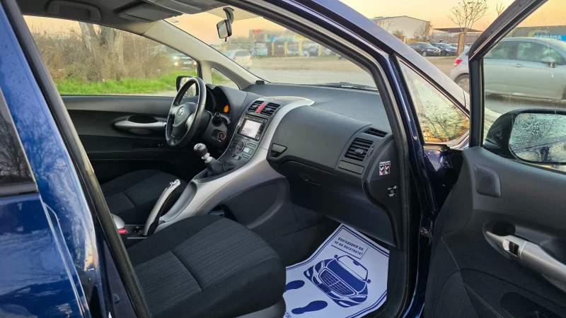 Toyota Auris КАТО ЧИСТО НОВА, снимка 11 - Автомобили и джипове - 53264391