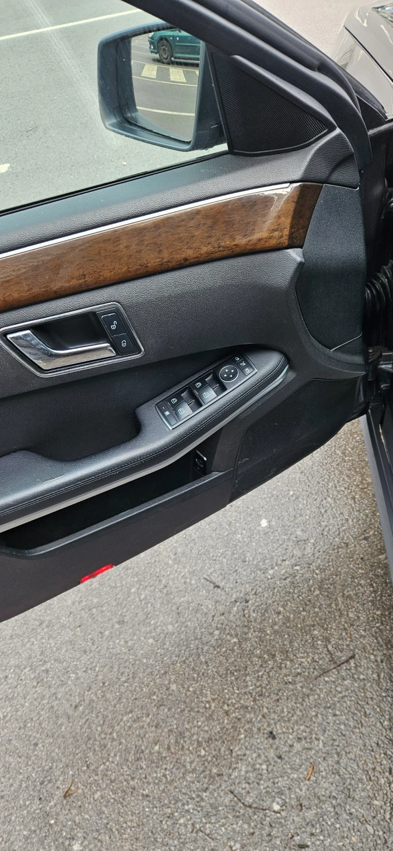 Mercedes-Benz E 220 2.2, снимка 6 - Автомобили и джипове - 53297410