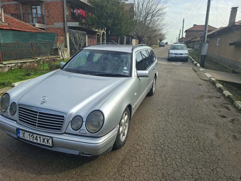 Mercedes-Benz E 300, снимка 2 - Автомобили и джипове - 53401961