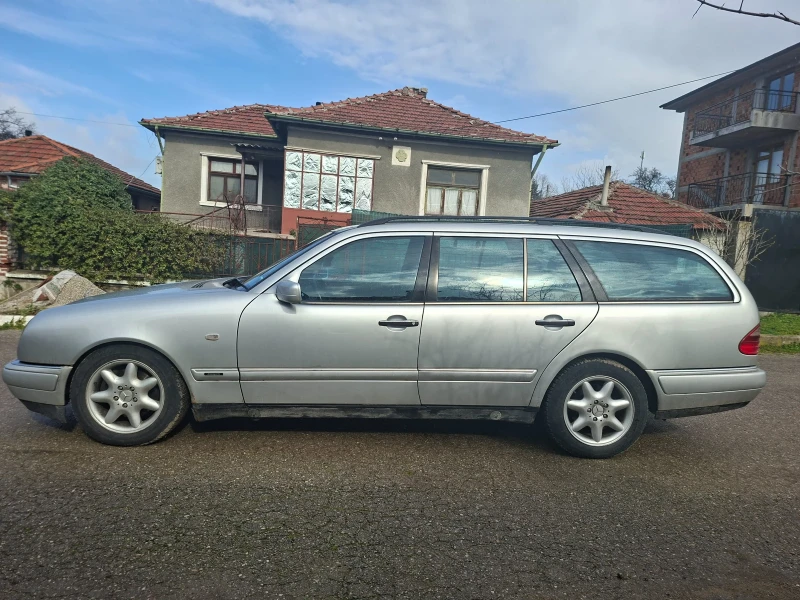 Mercedes-Benz E 300, снимка 5 - Автомобили и джипове - 53401961
