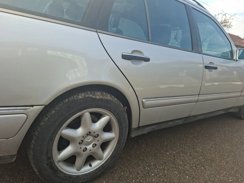 Mercedes-Benz E 300, снимка 6 - Автомобили и джипове - 53401961