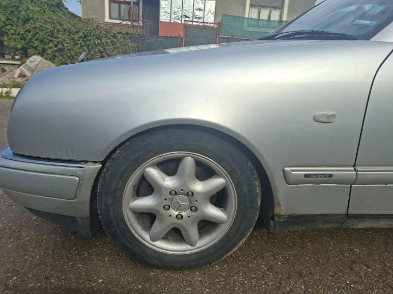 Mercedes-Benz E 300, снимка 9 - Автомобили и джипове - 53401961