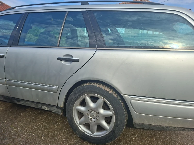 Mercedes-Benz E 300, снимка 8 - Автомобили и джипове - 53401961
