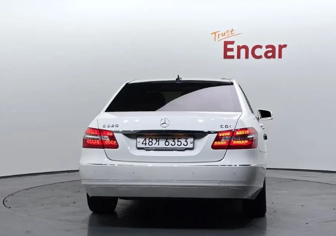 Mercedes-Benz E 220 Avantgarde - изображение 4