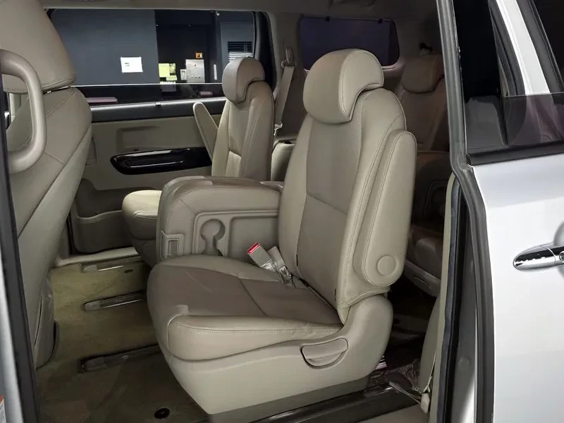 Kia Carnival 11-Seater Prestige, снимка 12 - Автомобили и джипове - 55937003
