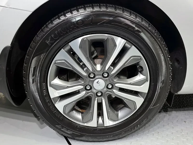 Kia Carnival 11-Seater Prestige, снимка 5 - Автомобили и джипове - 55937003