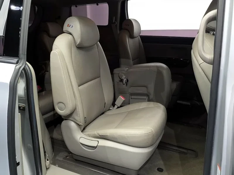 Kia Carnival 11-Seater Prestige, снимка 11 - Автомобили и джипове - 55937003