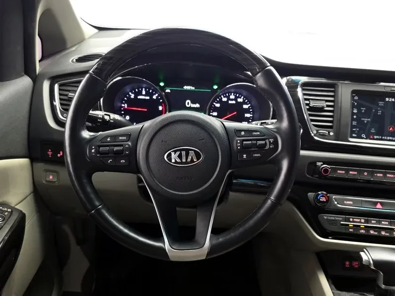 Kia Carnival 11-Seater Prestige, снимка 14 - Автомобили и джипове - 55937003