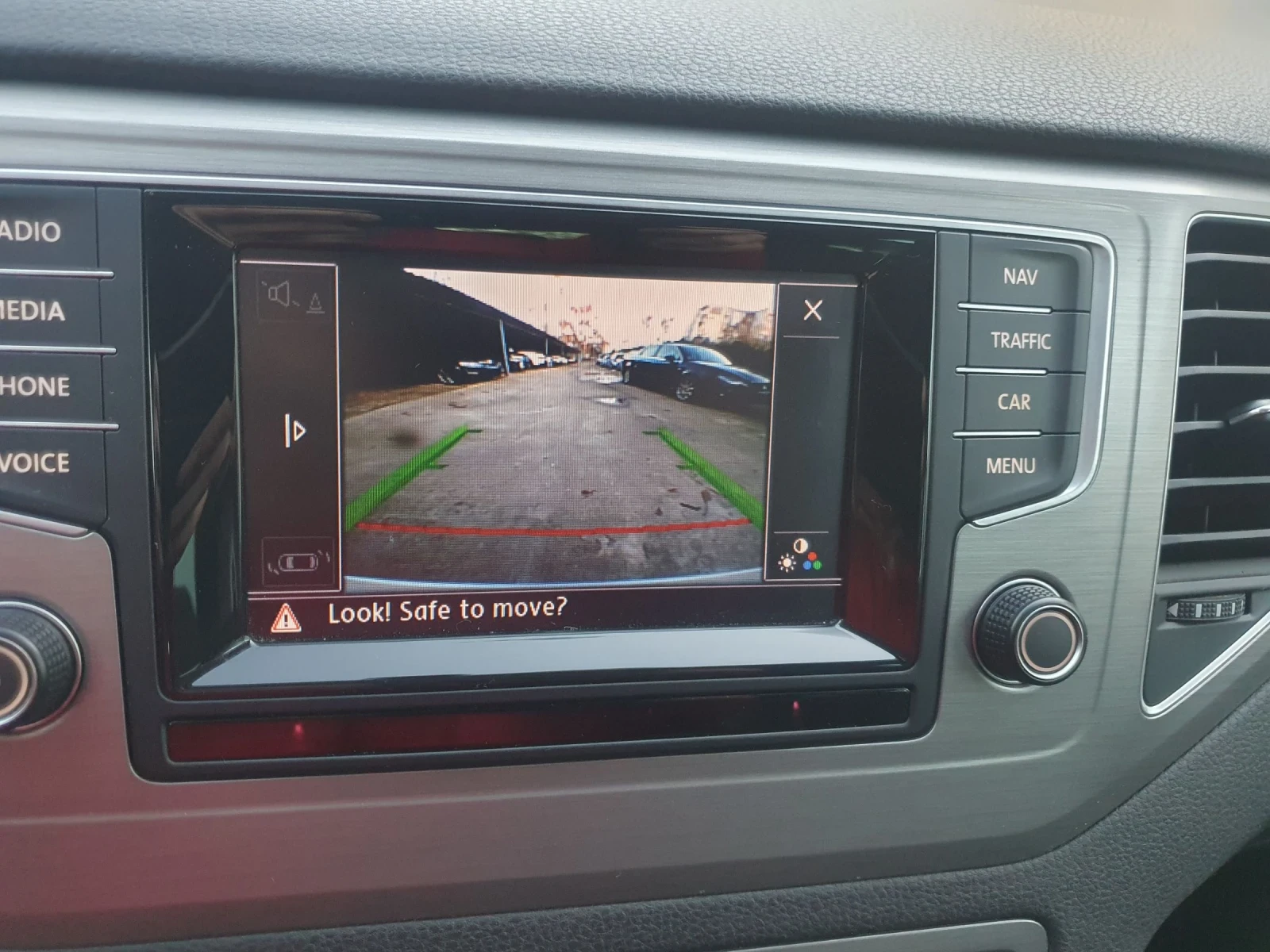 VW Sportsvan 1.6TDI NAVI PODGREV KAMERA EURO 6 | Mobile.bg   10