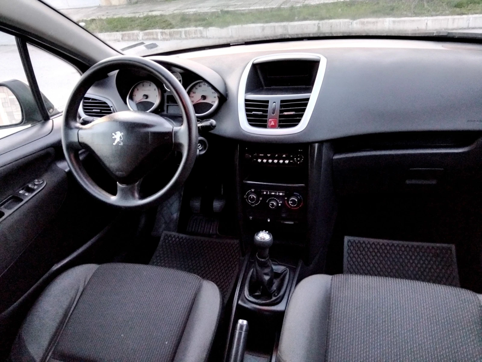 Peugeot 207 1.4i.75k + �����. ����� ���������. 2010�. | Mobile.bg � ����������� 14