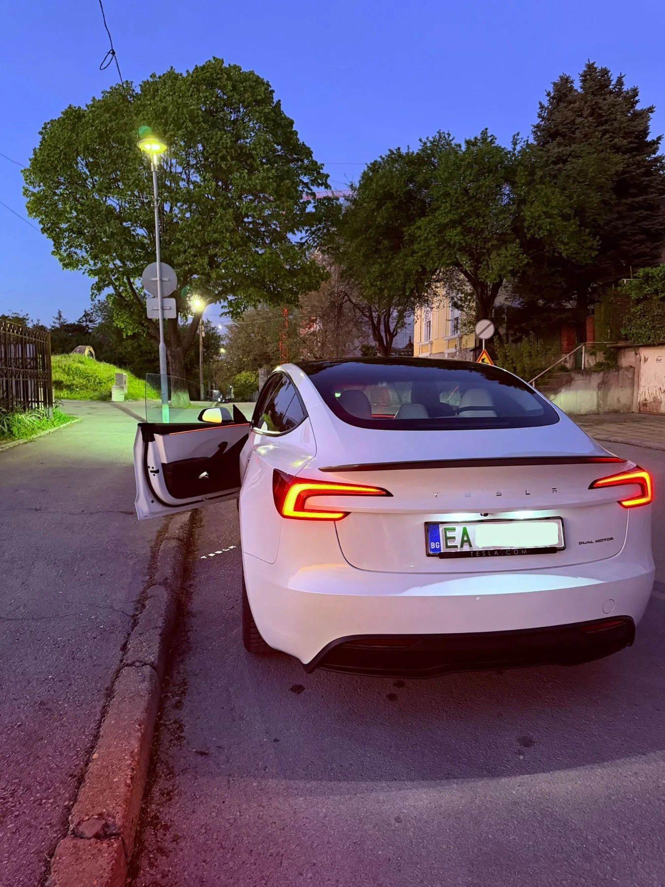 Tesla Model 3 Long Range, снимка 8 - Автомобили и джипове - 52879659