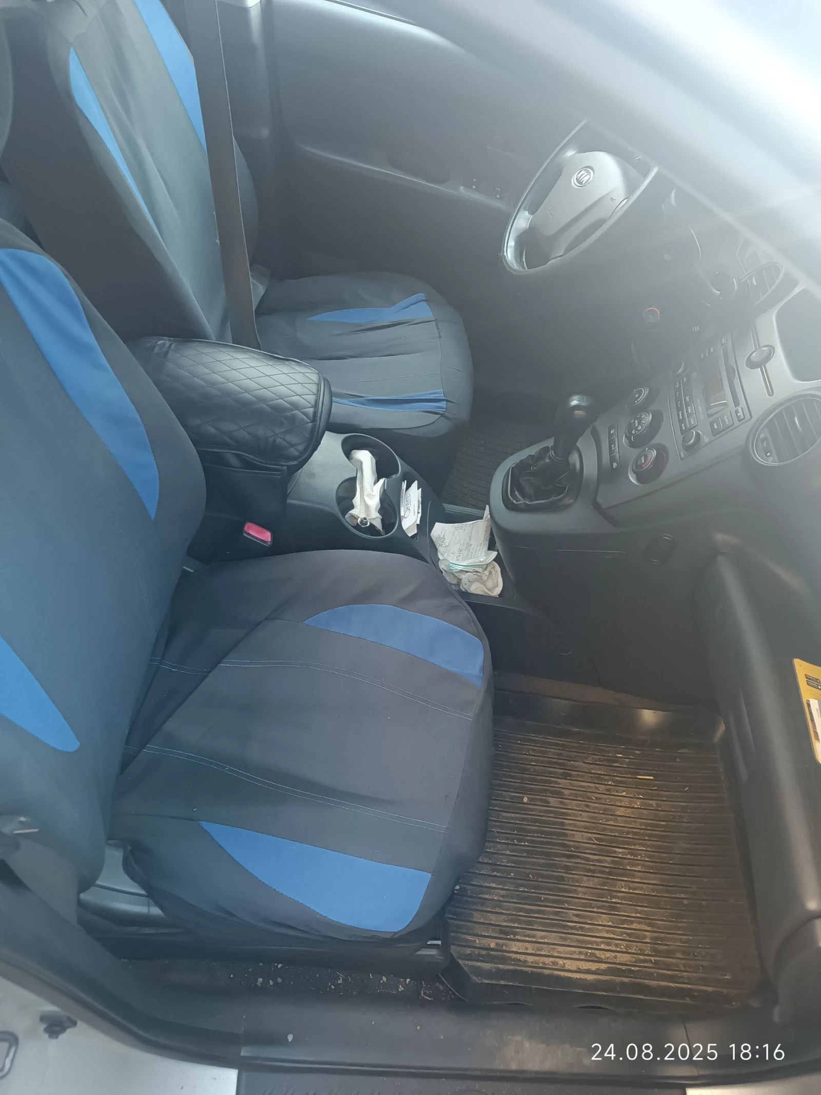 Kia Carens, снимка 11 - Автомобили и джипове - 53468302