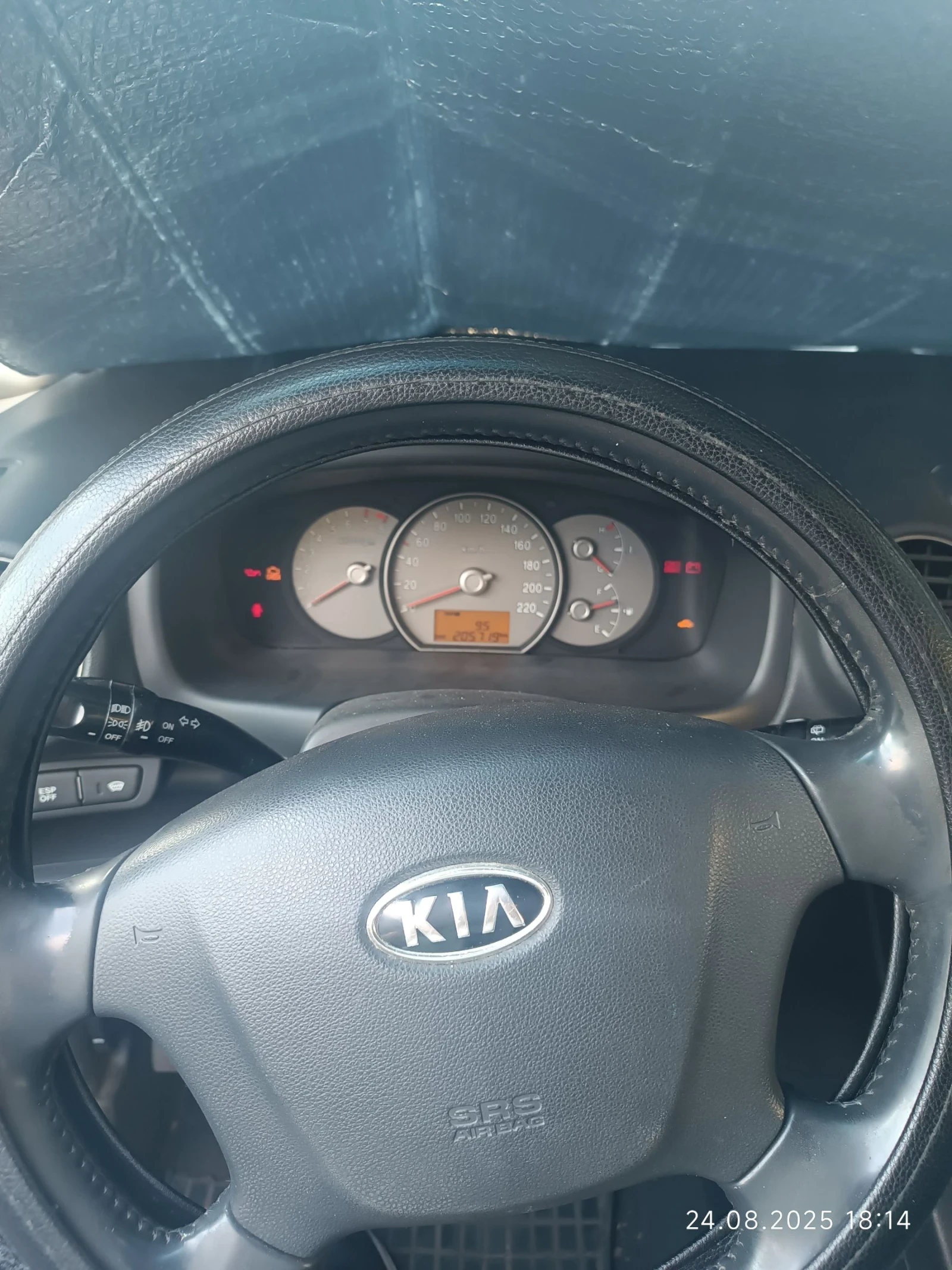 Kia Carens, снимка 6 - Автомобили и джипове - 53468302