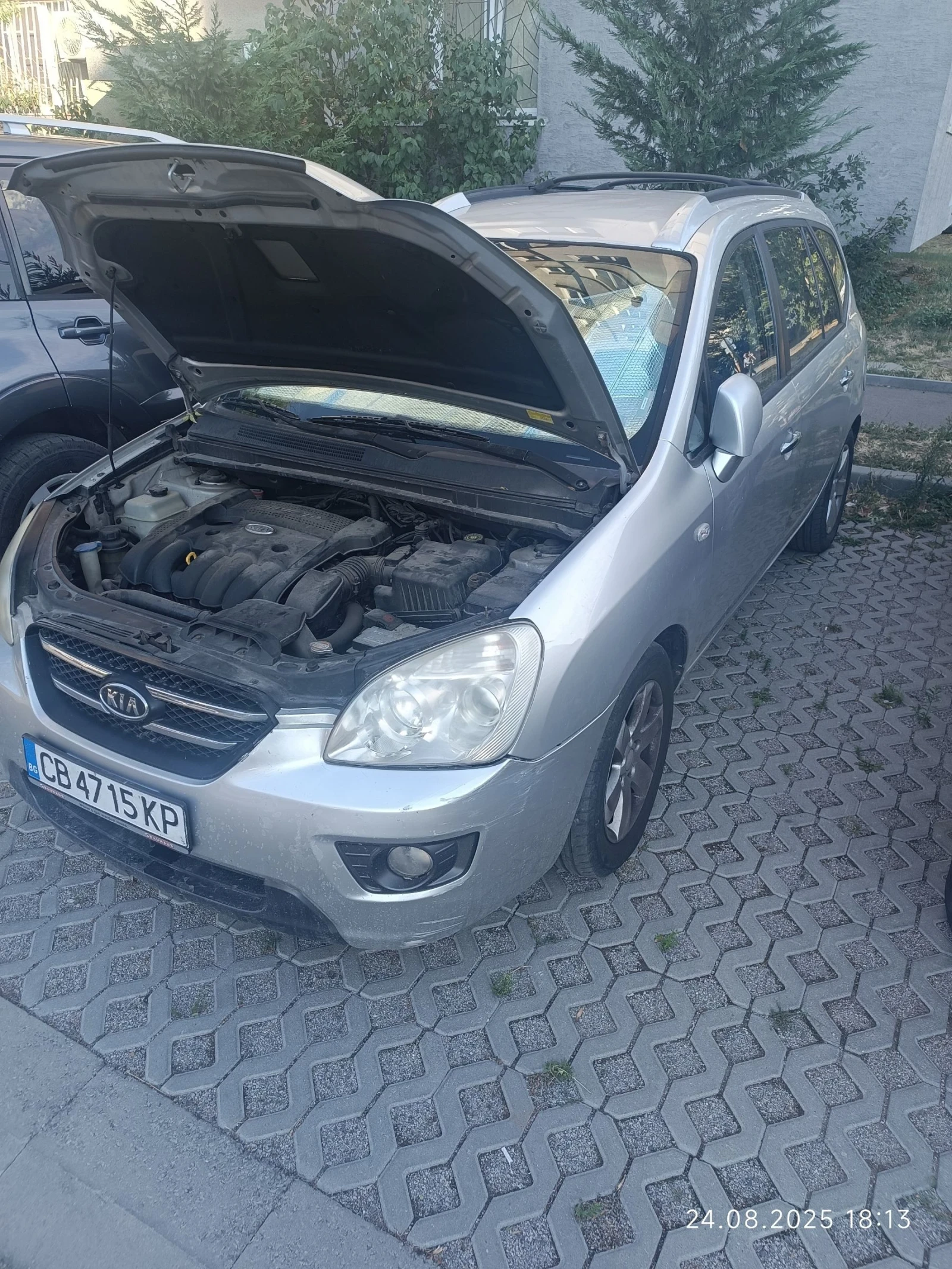 Kia Carens, снимка 4 - Автомобили и джипове - 53468302