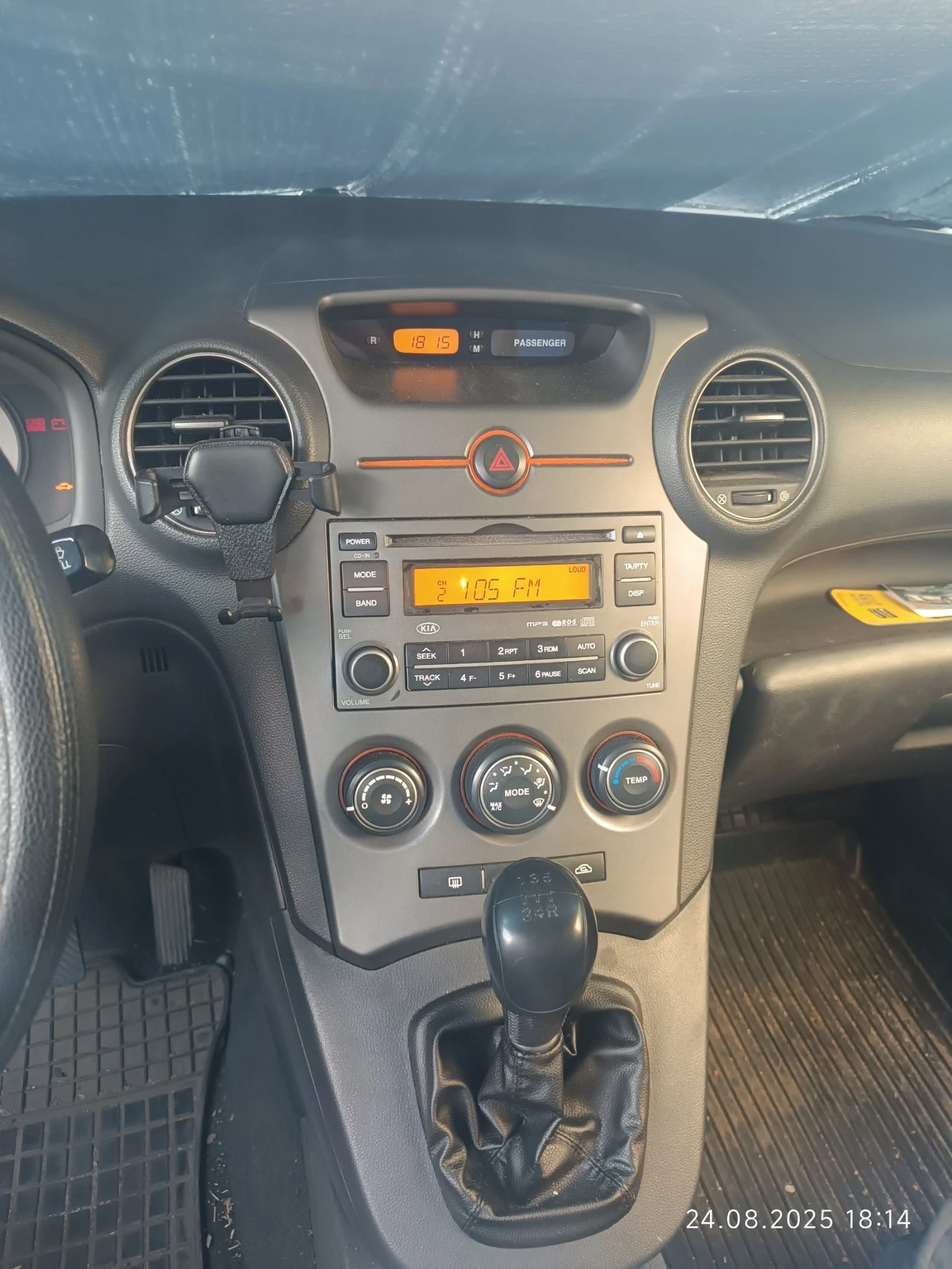 Kia Carens, снимка 9 - Автомобили и джипове - 53468302