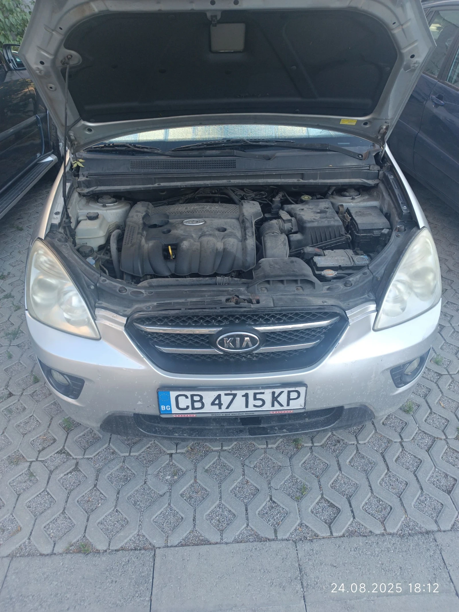 Kia Carens, снимка 2 - Автомобили и джипове - 53468302